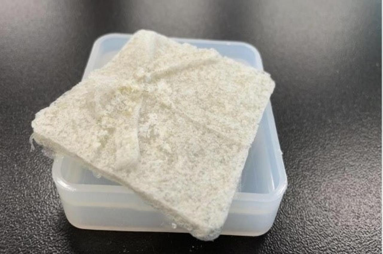 圖三： 用魚鱗塑膠製成的器皿