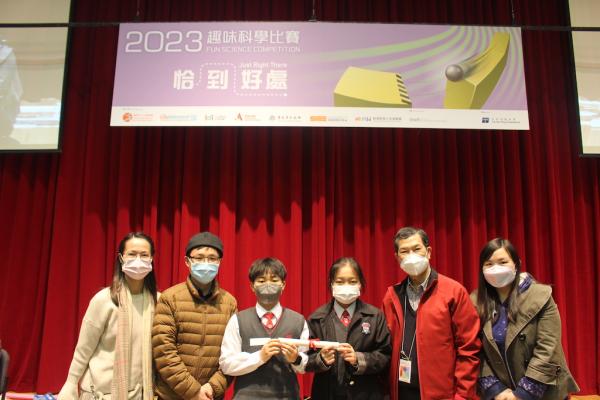 5D班林佳頤及鍾恩翹同學榮獲高中組《三等獎》